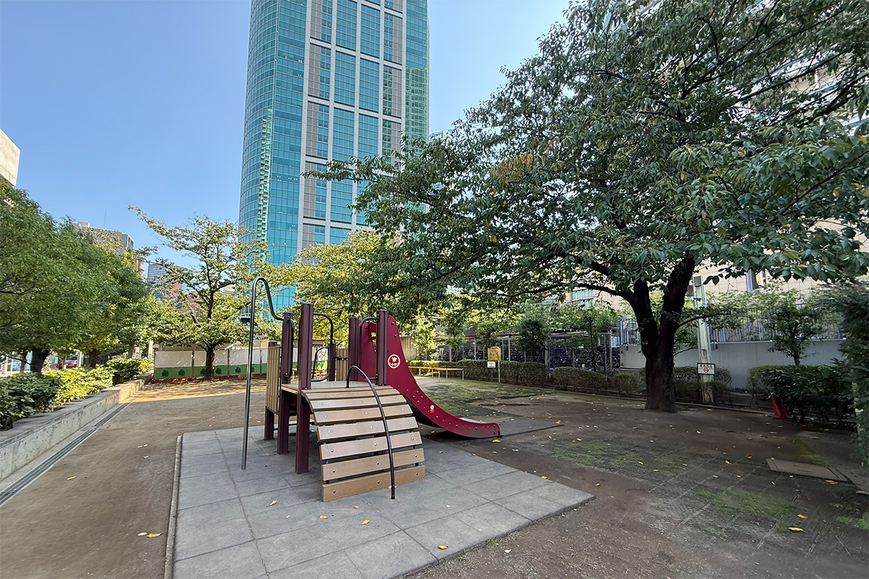 港区立白高児童遊園 徒歩約4分(約306m)
